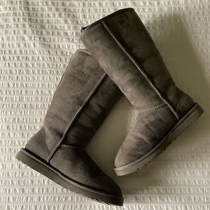 Like new UGG classic tall boots grey size 8